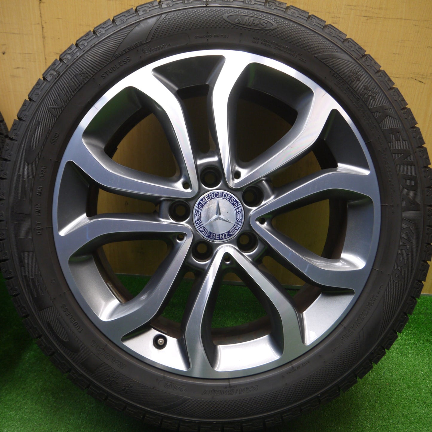 [送料無料] バリ溝！21年！キレイ！9.5分★ベンツ W205 Cクラス 純正 225/50R17 スタッドレス ケンダ KR36 アイステック ネオ 17インチ PCD112/5H★4121808Hス