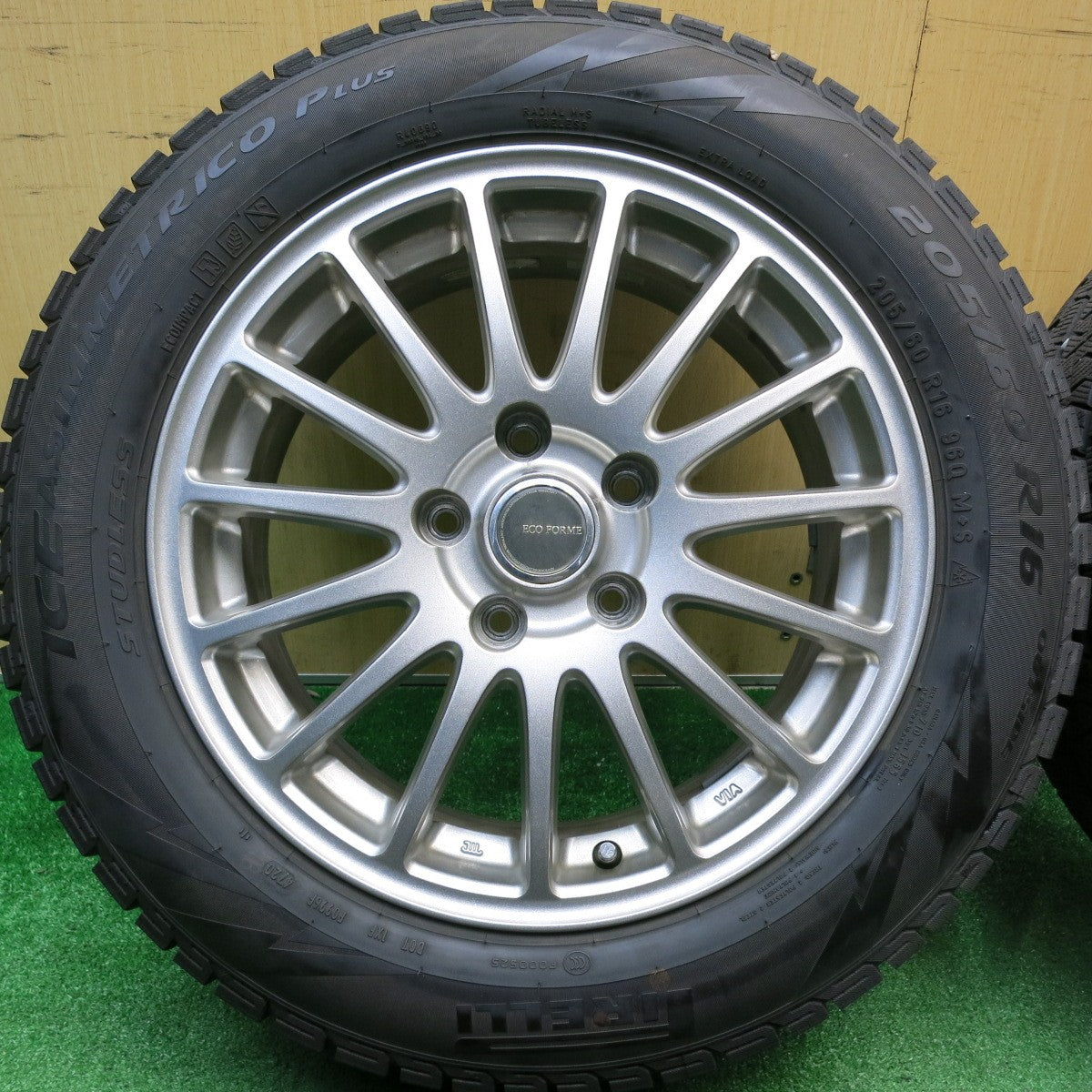 バリ溝！8.5分★スタッドレス 205/60R16 ピレリ アイスアシンメトリコ プラス ECO FORME エコフォルム 16インチ PCD114.3/5H★5112008HAス
