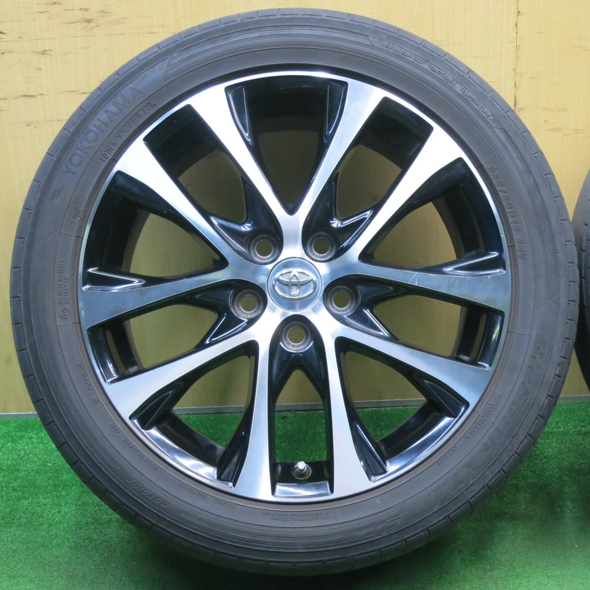 バリ溝！24年！9.5分★トヨタ 50系 エスティマ 純正 225/50R18 ヨコハマ BluEarth-RV RV03 BluEarth-XT AE61 18インチ PCD114.3/5H★5050407NJノ