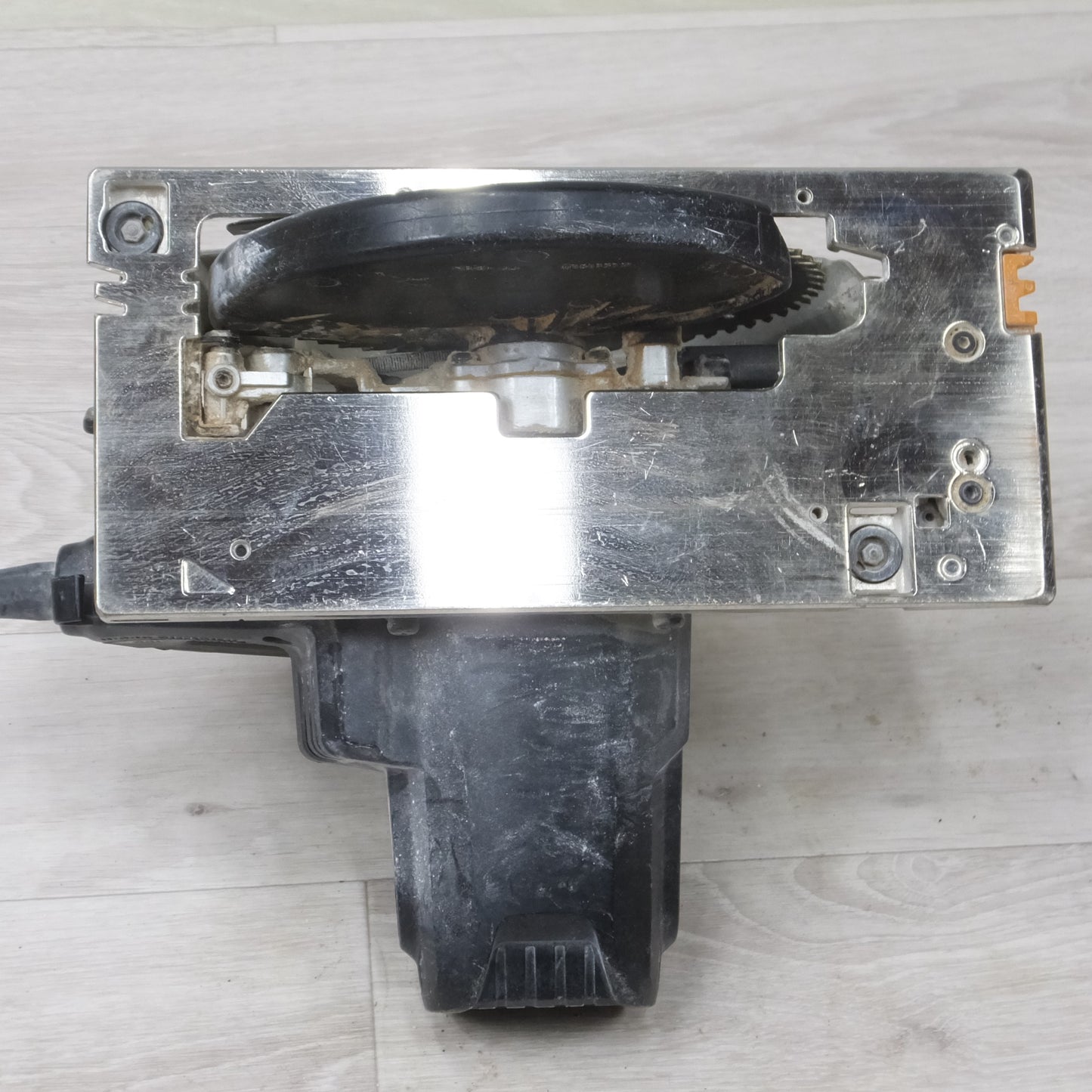 [送料無料] ◆マキタ 165mm 電気 マルノコ HS6301 本体のみ 丸ノコ 100V 切断機 電動 工具◆
