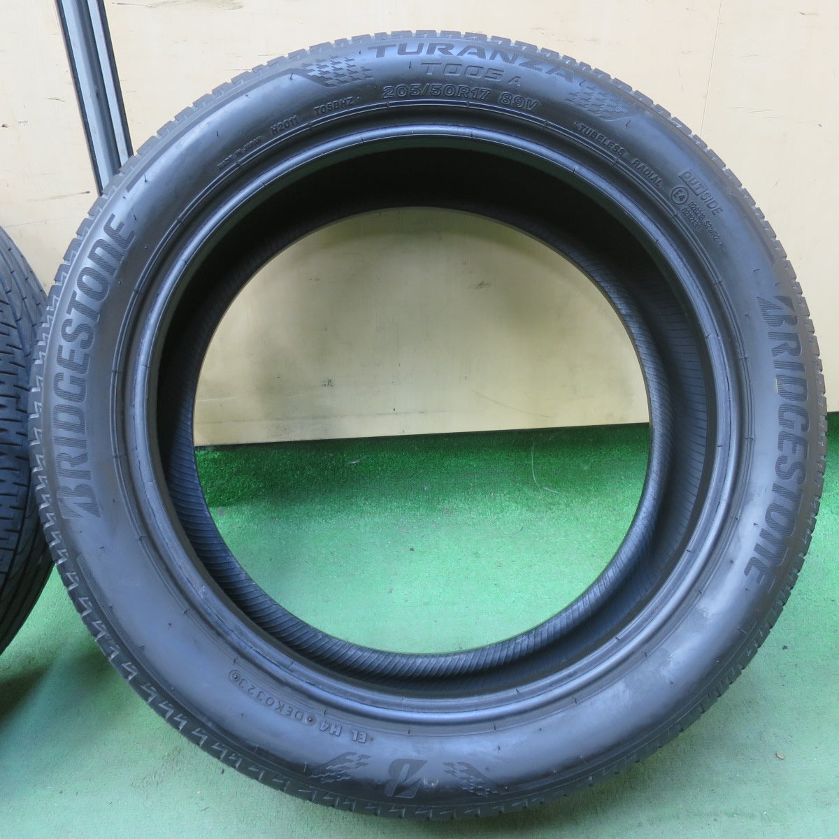 バリ溝！23年！9.5分★205/50R17 ブリヂストン トランザ T005A タイヤ 17インチ ノート オーラ セレナ インプレッサ 等★6052305イノタ