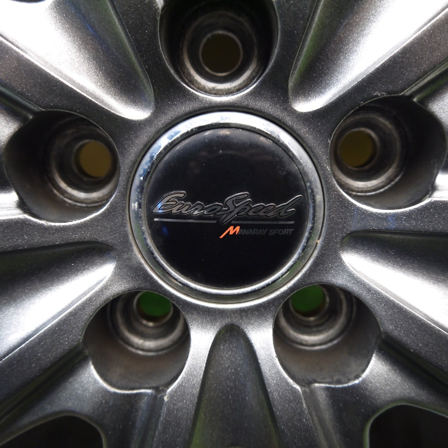 バリ溝！23年！キレイ！9.5分以上★ラクティス 等 175/60R16 スタッドレス ダンロップ ウインターマックス WM02 EuroSpeed MANARAY SPORT PCD100/5H★5070705Hス