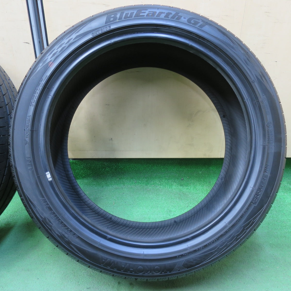 [送料無料] 新車外し！24年★225/45R18 ヨコハマ BluEarth-GT AE51 ブルーアース タイヤ 18インチ レヴォーグ クラウン カムリ オデッセイ 等★5040512イノタ