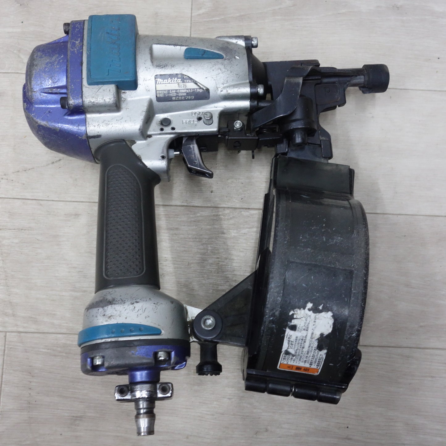 [送料無料] ◆マキタ サイディング用 50mm 常圧 エア 釘打ち機 AN552 ケース付き エア 工具 ①◆