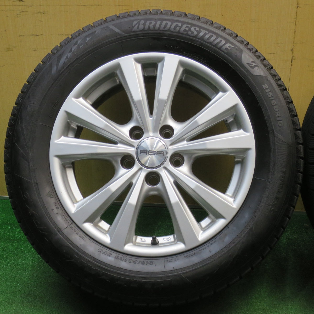 バリ溝！22年！キレイ！9.5分★ワーゲン 等 AGA Dorf 215/60R16 スタッドレス ブリヂストン ブリザック VRX3 ドルフ 16インチ PCD112/5H★6021903NJス