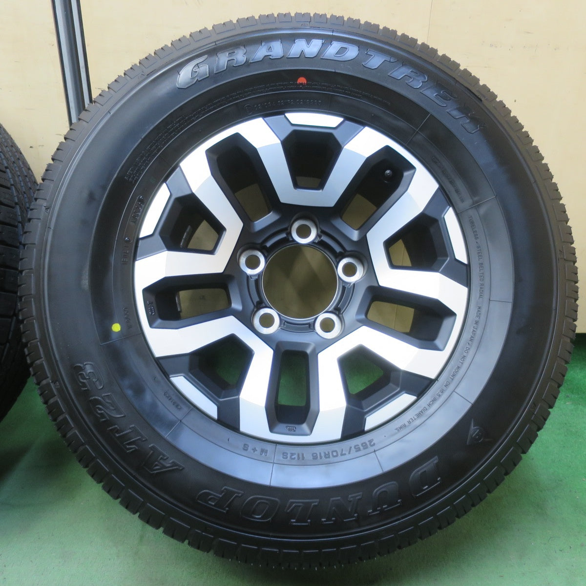 新車外し！26年★トヨタ ランクル 70 純正 再再販 265/70R16 ダンロップ AR23 グラントレック 16インチ 再々販 PCD150/5H★6050501イノ