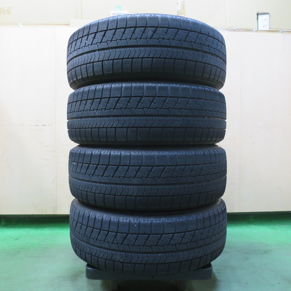 キレイ★スタッドレス 205/60R16 ブリヂストン ブリザック VRX DUFACT デュファクト 16インチ PCD114.3/5H★5112204イス