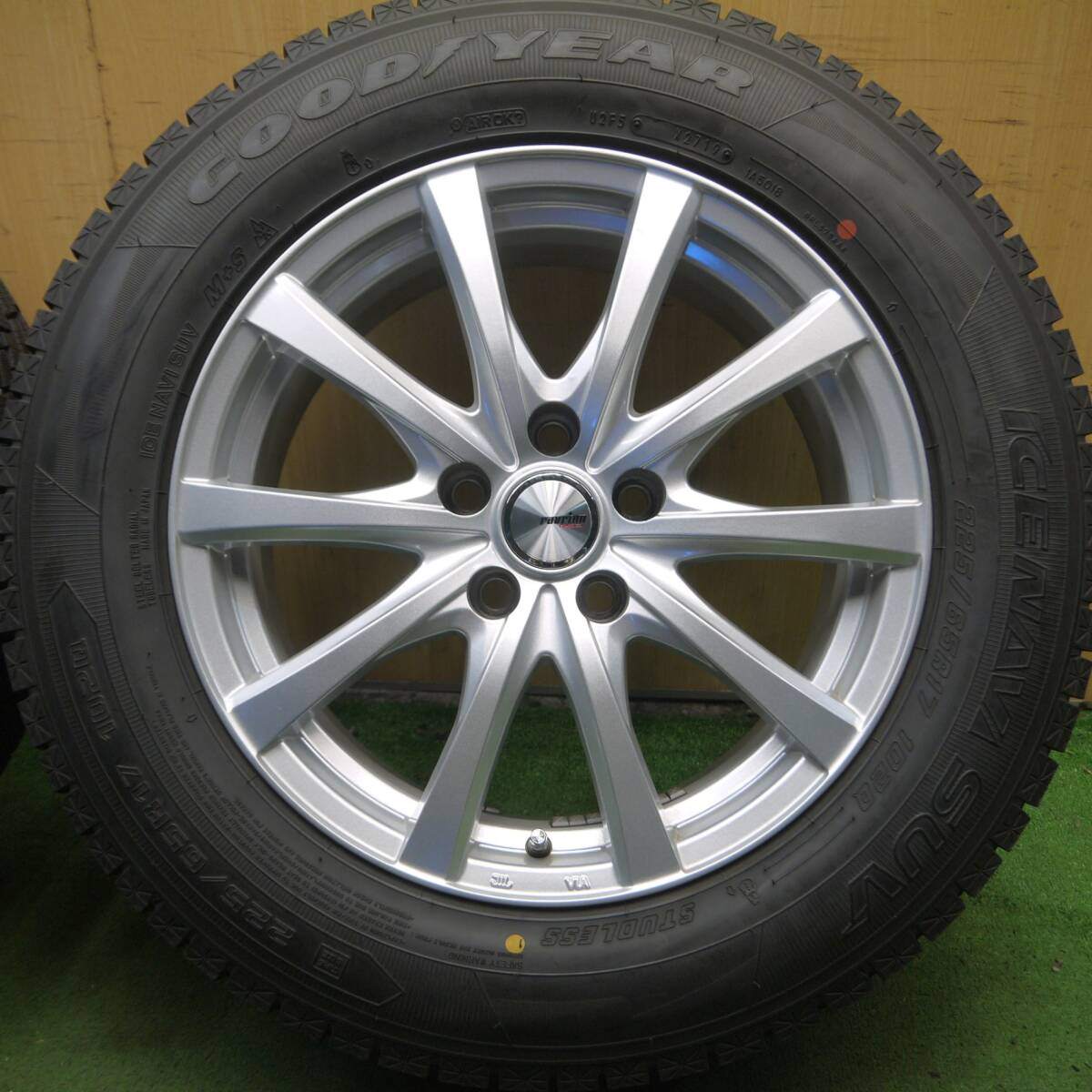 超バリ溝！キレイ！9.5分以上★スタッドレス 225/65R17 グッドイヤー アイスナビ SUV ravrion RS01 PCD114.3/5H★4040110Hス