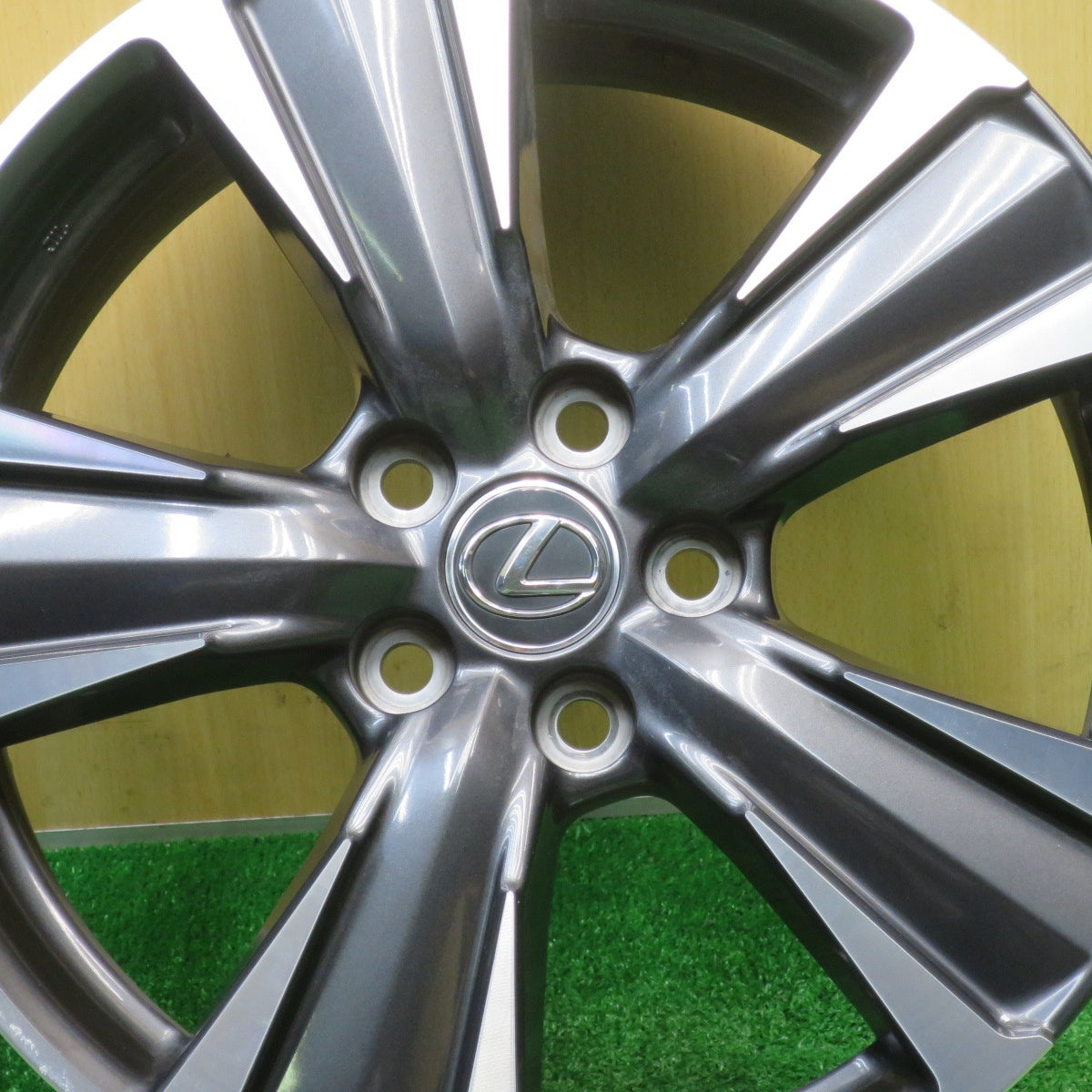 センサー付！キレイ★レクサス UX バージョンL 純正 ホイール 18インチ 18×7J PCD114.3/5H★5102401NJホ