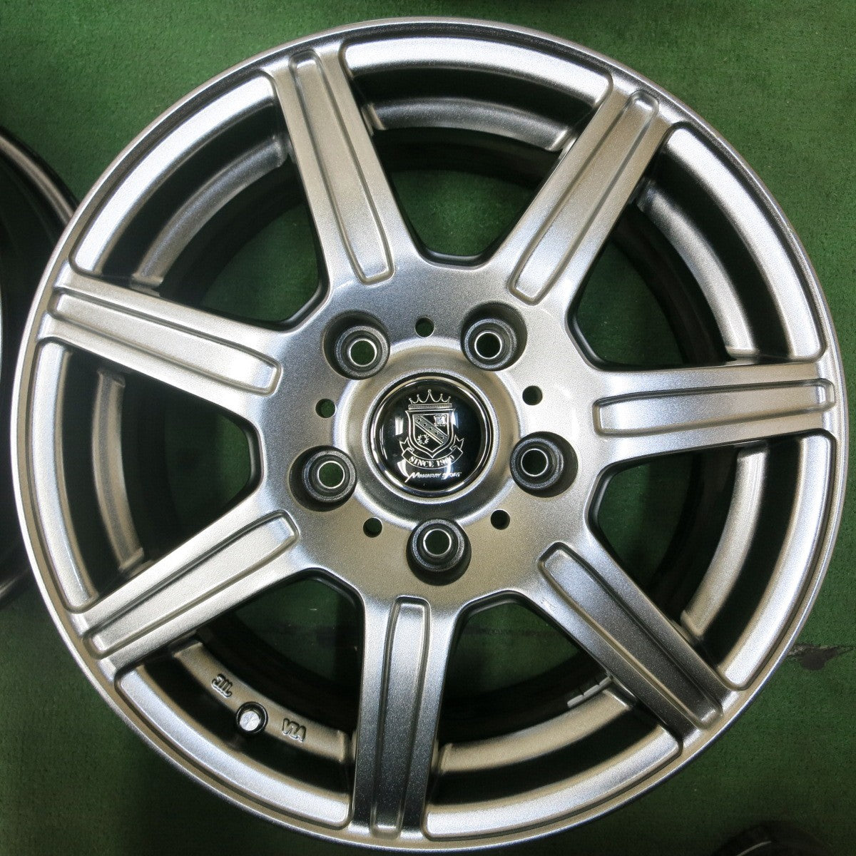 [送料無料] キレイ★MANARAY SPORT マナレイスポーツ 15インチ ホイール 15×6J PCD114.3/5H★4101811SYホ