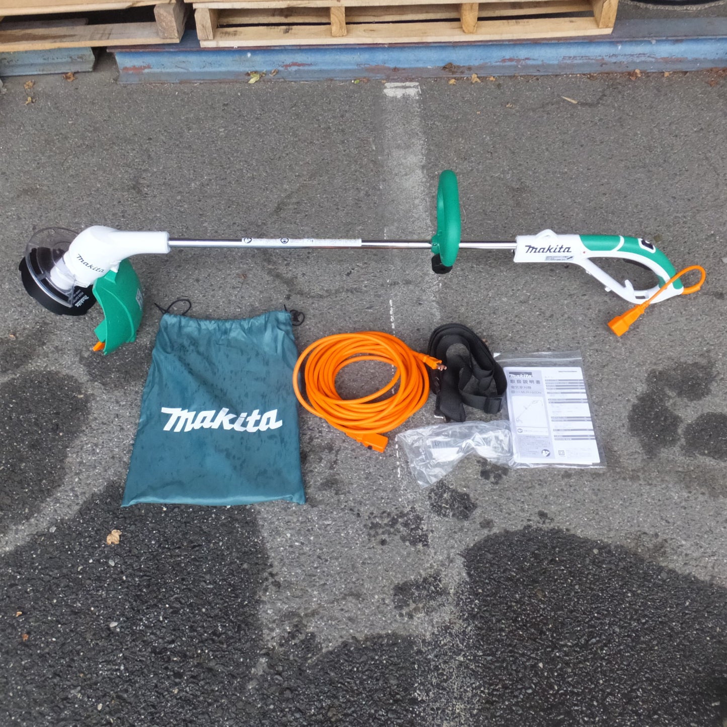 [送料無料] 岐阜発 キレイ★マキタ makita 電気草刈機 MUR1600N　100V～ 3.4A 50-60Hz 320W★
