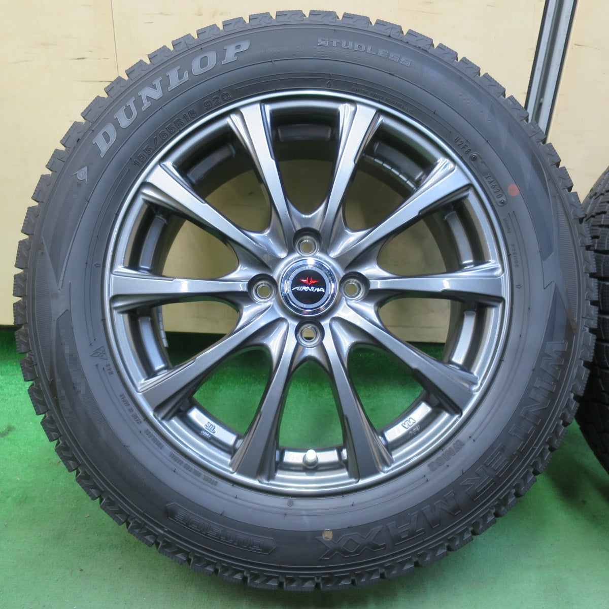 バリ溝！キレイ！9.5分★スタッドレス 195/65R16 ダンロップ ウインターマックス WM02 AIRNOVA エアノヴァ 16インチ PCD100/4H★5102009イス