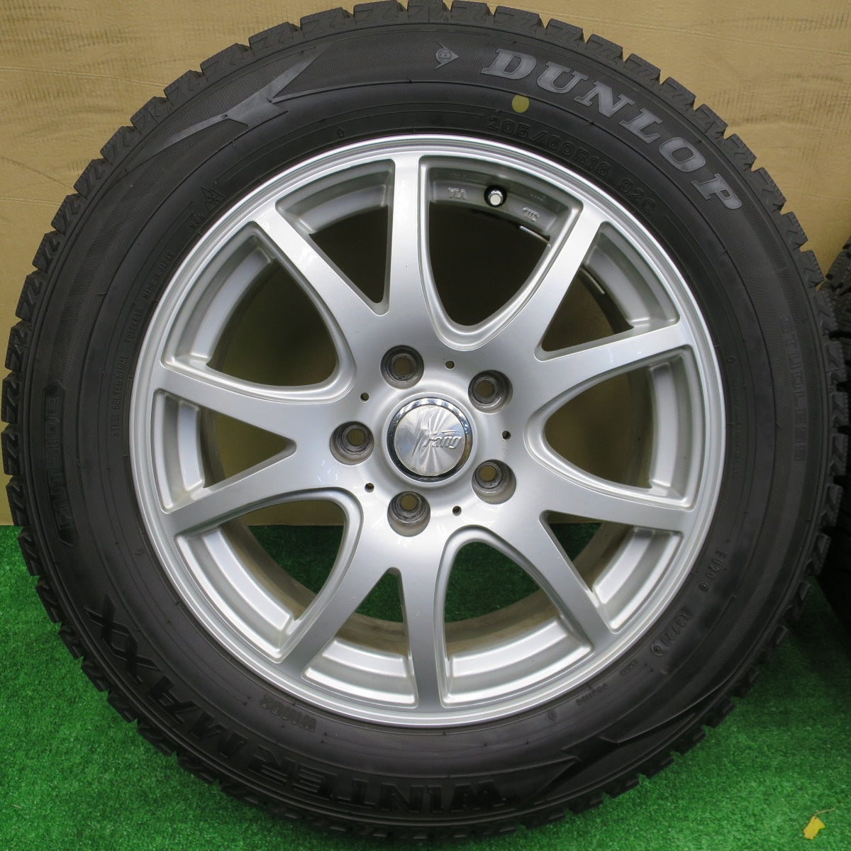 バリ溝！21年！9.5分★スタッドレス 205/60R16 ダンロップ ウインターマックス WM02 Fang ファング 16インチ PCD114.3/5H★5120305NKス