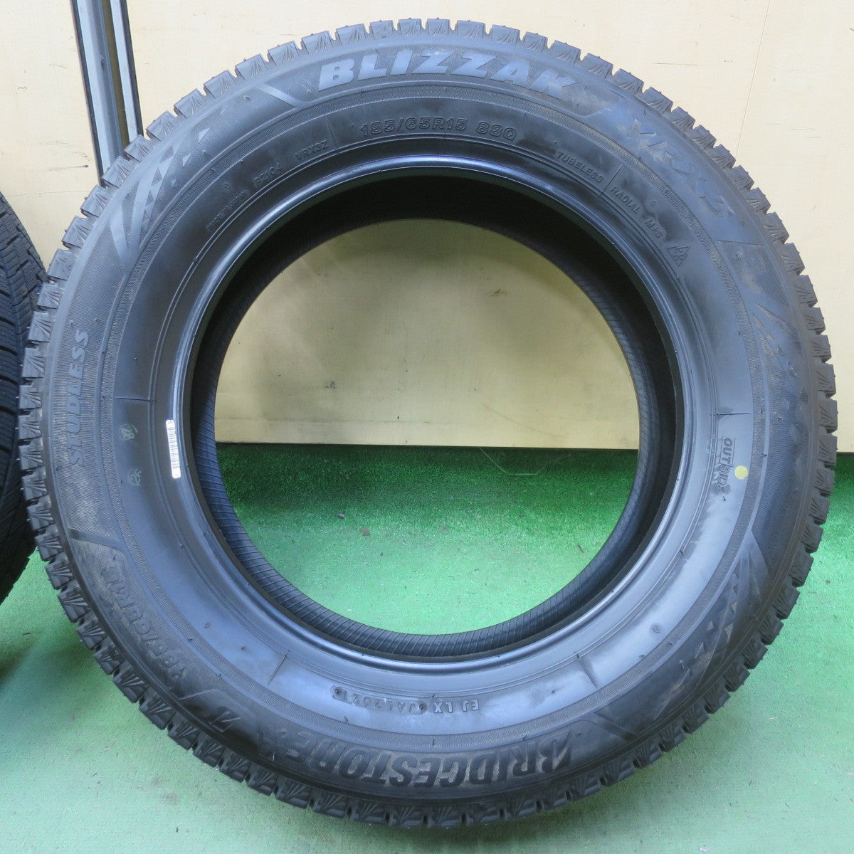 バリ溝！9.5分以上◎スタッドレス 185/65R15 ブリヂストン ブリザック VRX3 タイヤ 15インチ フリード シエンタ プリウス 等◎6092512イスタ
