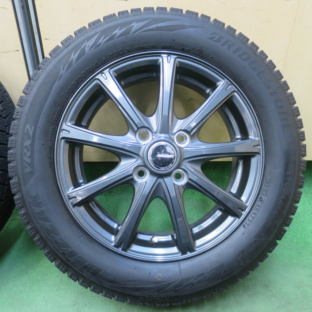 バリ溝！22年！キレイ！9分★スタッドレス 165/65R14 ブリヂストン ブリザック VRX2 QRASIZ VS9 KOSEI 14インチ ソリオ ハスラー 等 PCD100/4H★6021708イス