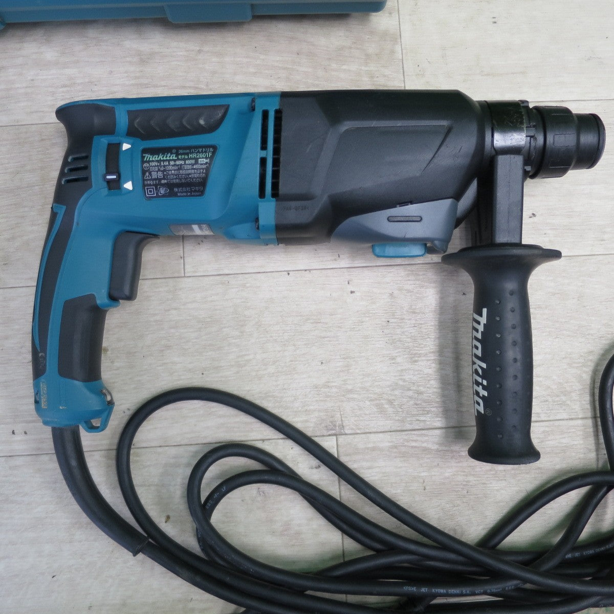 [送料無料] キレイ☆makita マキタ ハンマードリル HR2601F 電動工具 ケース付き 100V 26mm 電動 工具  DIY 大工 道具☆