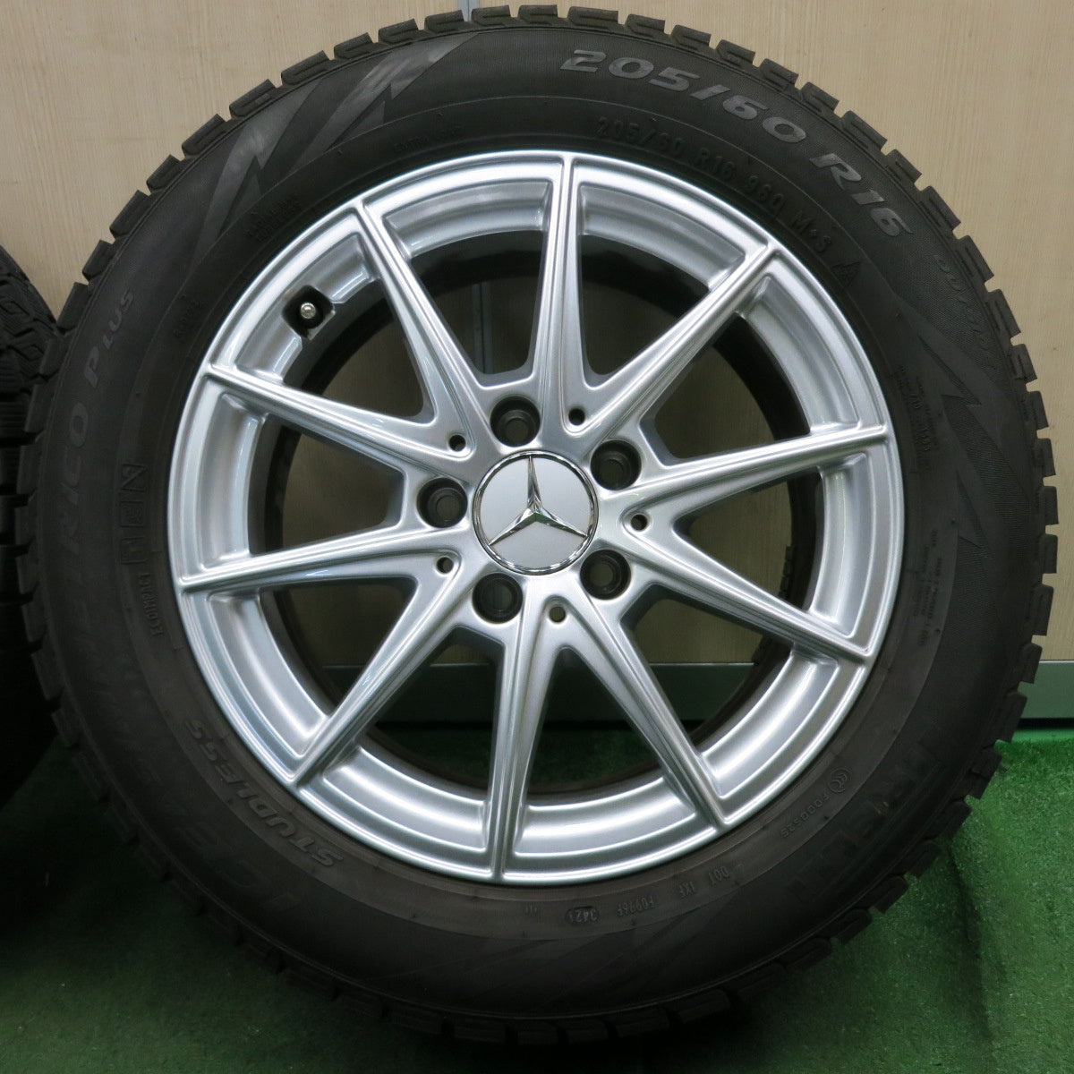 *送料無料* バリ溝！21年！キレイ！9.5分★ベンツ Aクラス W177 純正 205/60R16 スタッドレス ピレリ アイスアシンメトリコ プラス PCD112/5H★4063001NJス