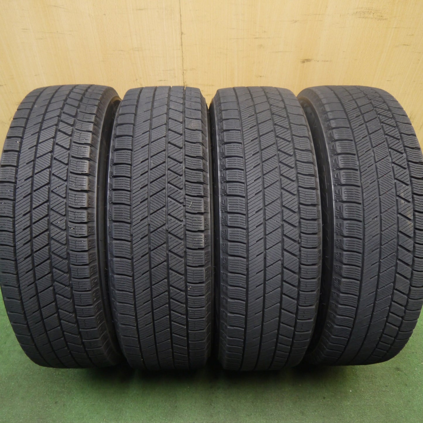 バリ溝！23年！キレイ！9.5分★MINI ミニ クーパー F56 純正 175/65R15 スタッドレス ブリヂストン ブリザック VRX3 15インチ PCD112/5H★5092202Hス