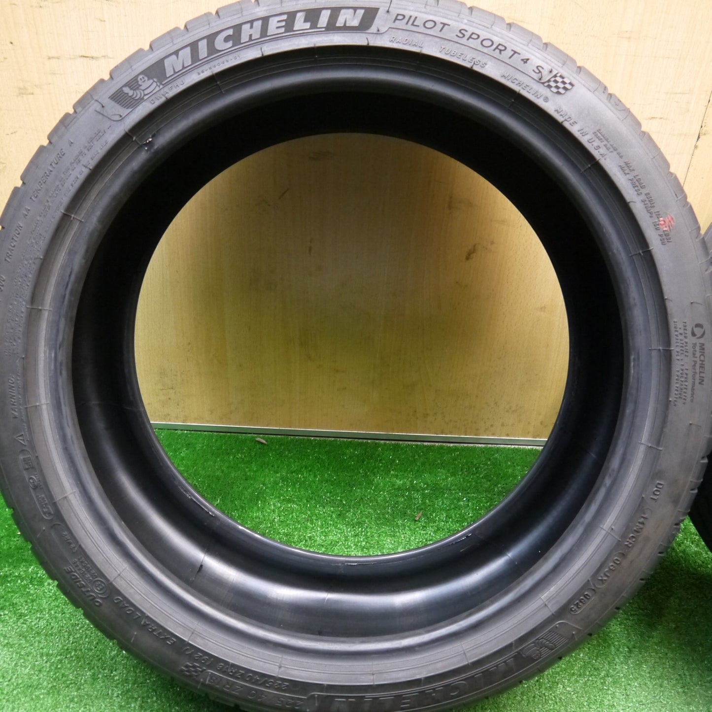 バリ溝！25年！9.5分★225/40R18 ミシュラン パイロットスポーツ4 S タイヤ 18インチ GRヤリス カローラスポーツ GR86 BRZ インプレッサ 等★5112508Hノタ