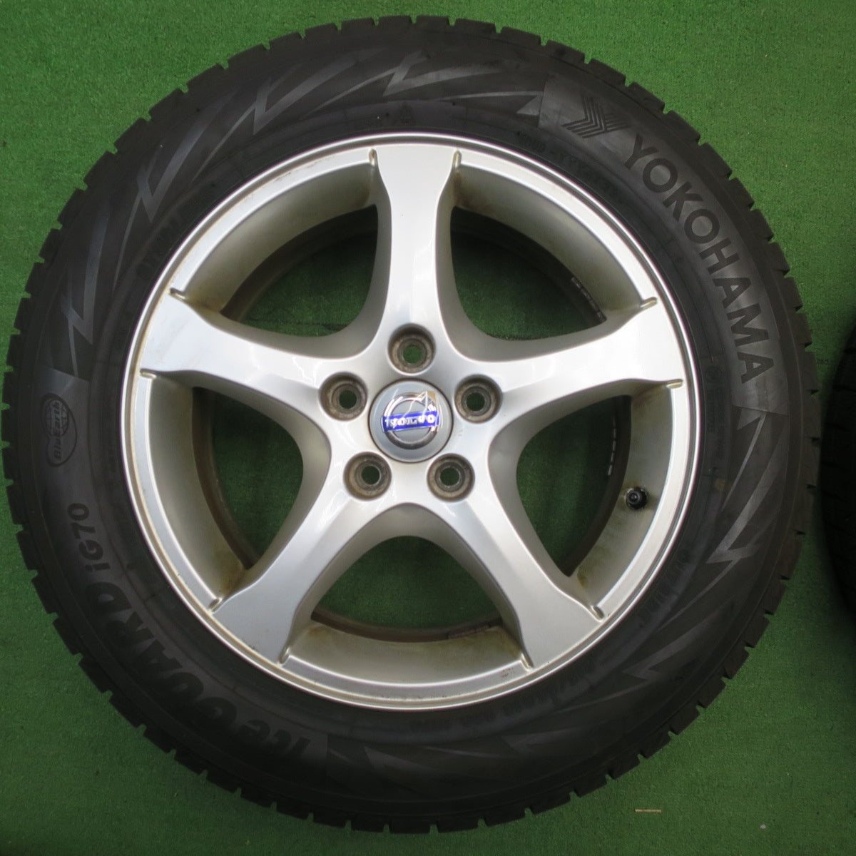 バリ溝！23年！9.5分★ボルボ V60 S60 等 純正 215/55R16 スタッドレス ヨコハマ アイスガード iG70 16インチ PCD108/5H★6033105NJス