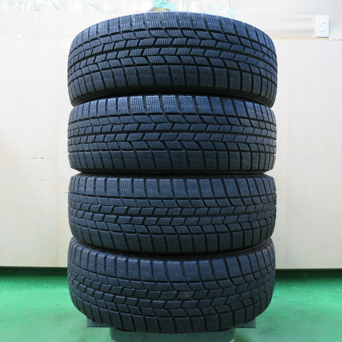 *送料無料* バリ溝！8.5分★スタッドレス 205/65R16 グッドイヤー アイスナビ6 タイヤ 16インチ エスティマ セレナ ヤリスクロス等★4061003イスタ