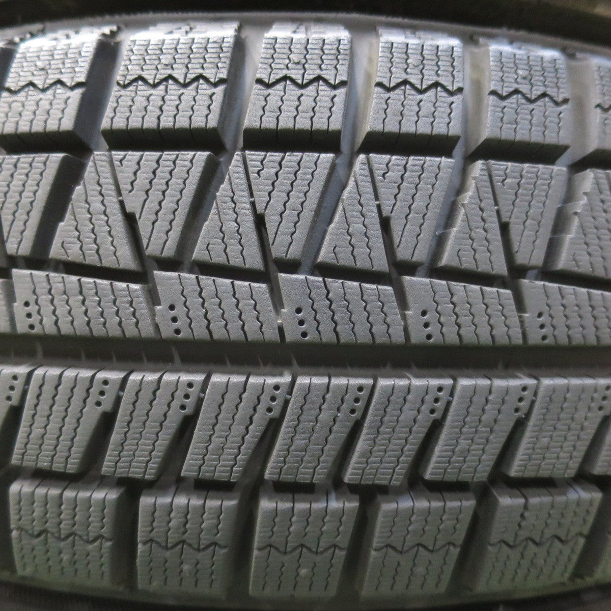 バリ溝！23年！キレイ！9.5分以上★スタッドレス 165/65R14 ブリヂストン アイスパートナー2 PREO プレオ 14インチ ソリオ ハスラー 等 PCD100/4H★5122706イス