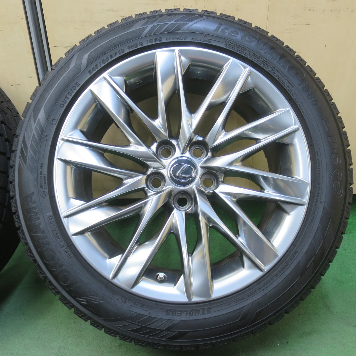 センサー付！バリ溝！24年！キレイ！ほぼ10分◎レクサス LS 500 h 純正 245/50R19 スタッドレス ヨコハマ アイスガード iG60 Z・P・S ランフラット 19インチ PCD120/5H◎6070201イス