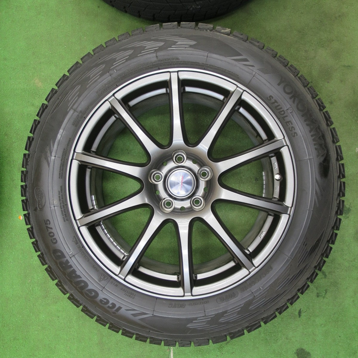 バリ溝！23年！キレイ！9.5分★スタッドレス 235/60R18 ヨコハマ アイスガード G075 VELVA CHARGE ヴェルヴァ チャージ 18インチ PCD114.3/5H★5112208TTス