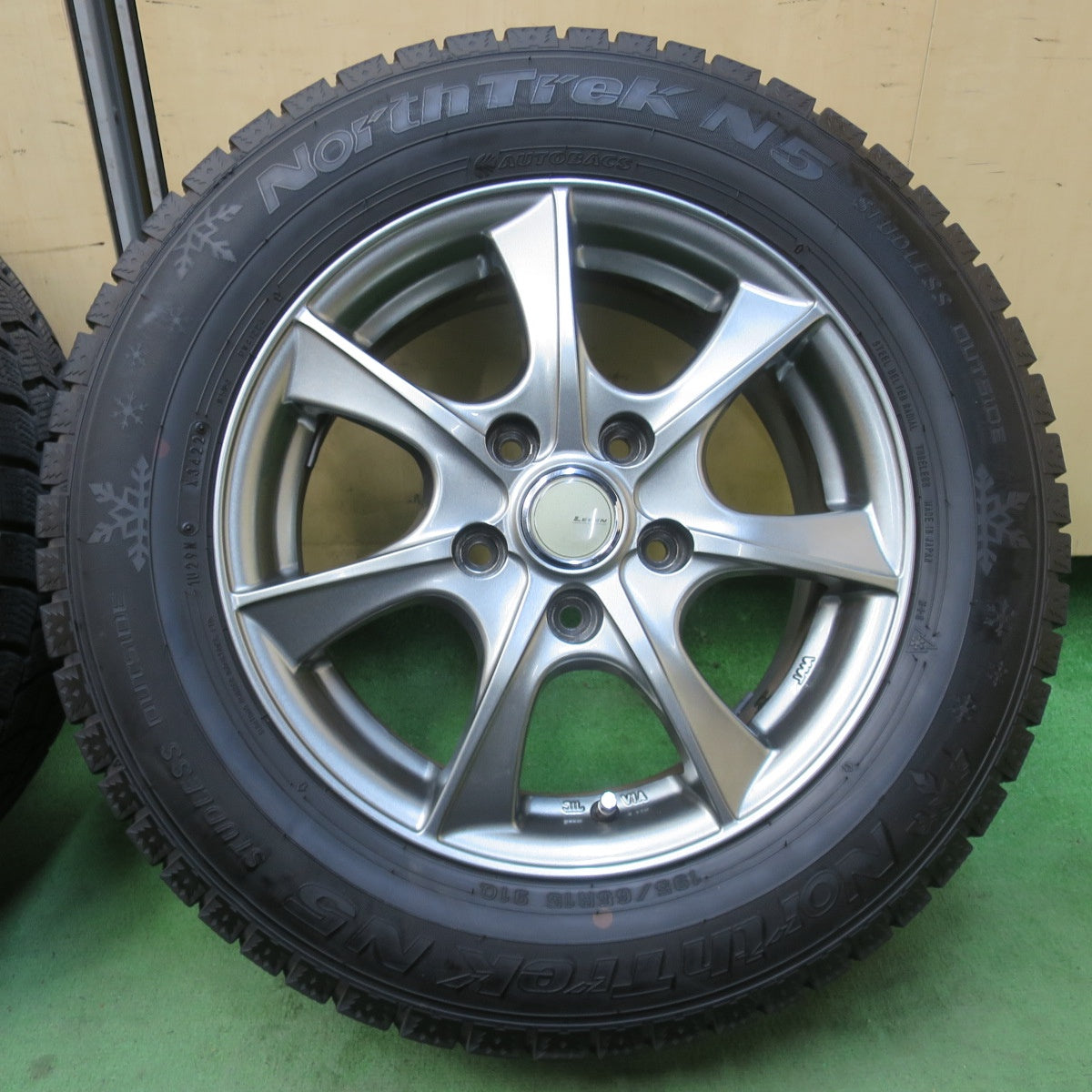 バリ溝！22年！キレイ！9分★スタッドレス 195/65R15 オートバックス ノーストレック N5 LEBEN レーベン 15インチ PCD114.3/5H★6020508イス