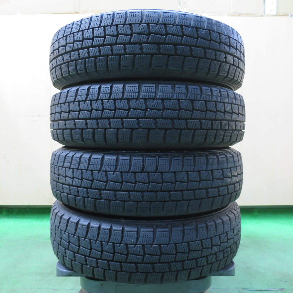 [送料無料] バリ溝！9.5分以上★スタッドレス 155/65R14 ダンロップ ウインターマックス WM01 Verthandi ヴェルザンディ ヴェルサンディ 14インチ PCD100/4H★5012708イス