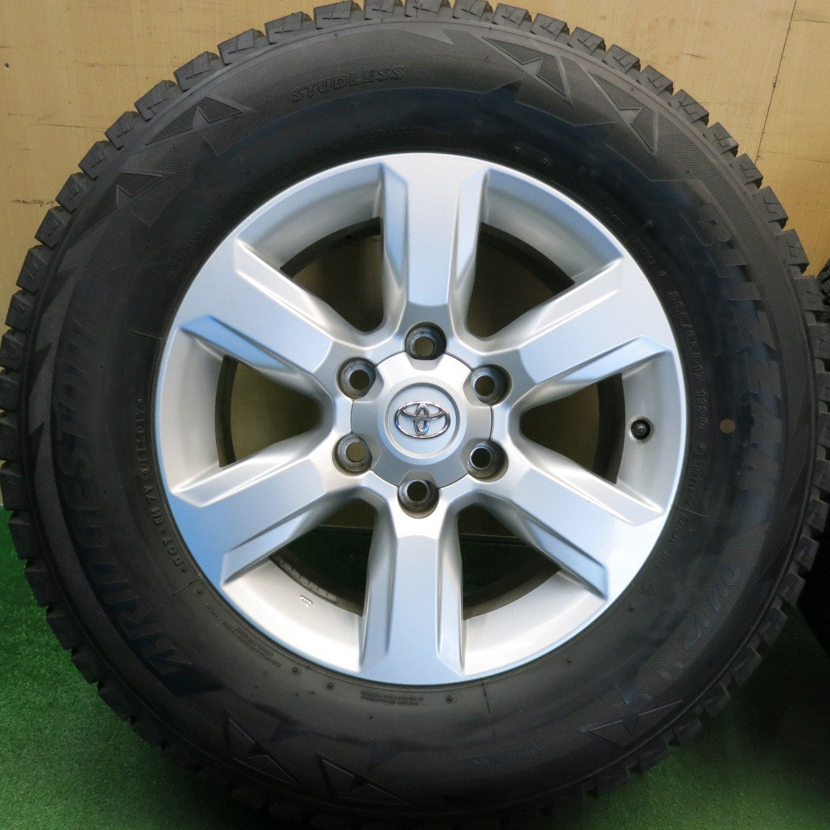 バリ溝！9.5分★トヨタ 150系 ランクル プラド 純正 265/65R17 スタッドレス ブリヂストン ブリザック DM-V2 17インチ PCD139.7/6H★6041901HAス