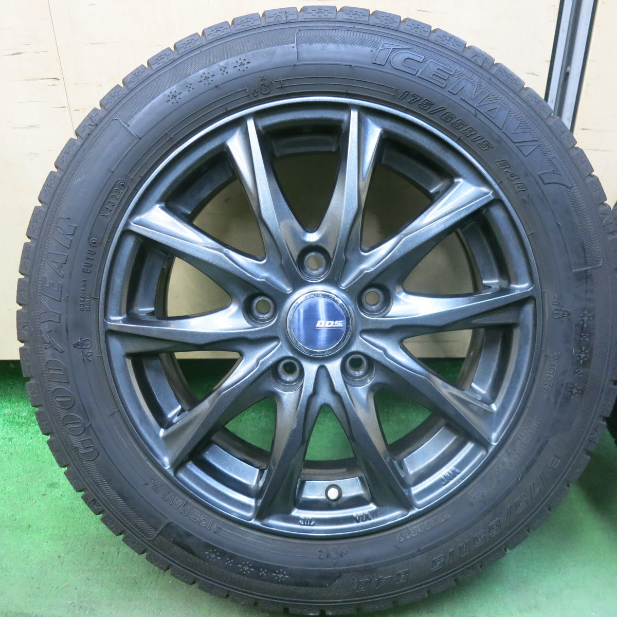バリ溝！22年！キレイ！8.5分★スタッドレス 175/65R15 グッドイヤー アイスナビ7 D.O.S. DOS 15インチ PCD114.3/5H★5110705SKス