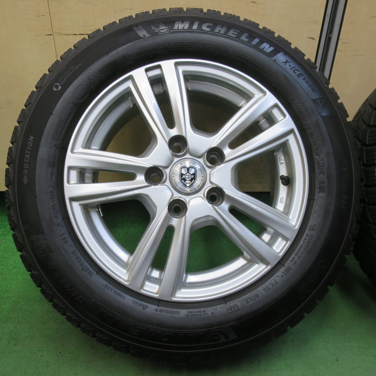 超バリ溝！21年！ほぼ10分★スタッドレス 195/65R15 ミシュラン X-ICE SNOW JOKER ジョーカー 15インチ PCD114.3/5H★5043006イス