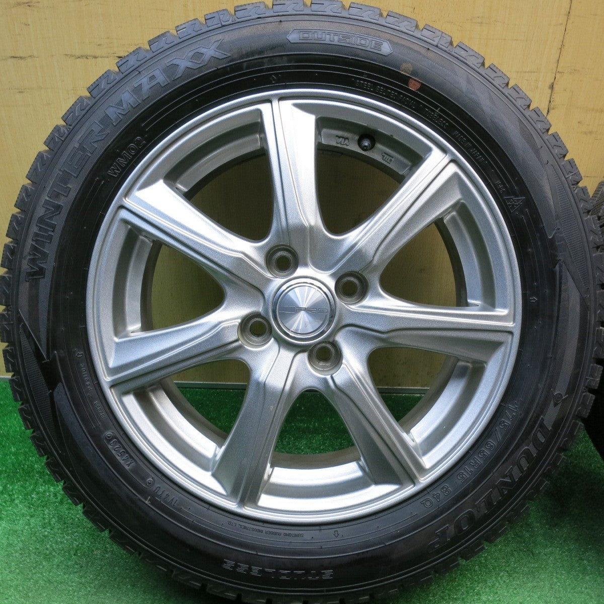 バリ溝！23年！9.5分★スタッドレス 175/65R15 ダンロップ ウインターマックス WM02 PRD 社外 アルミ 15インチ PCD100/4H★6012501HAス