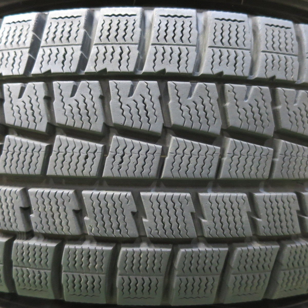 バリ溝！9.5分★スタッドレス 205/60R16 ダンロップ ウインターマックス WM01 LAYCEA レイシア 16インチ PCD114.3/5H★5022705イス