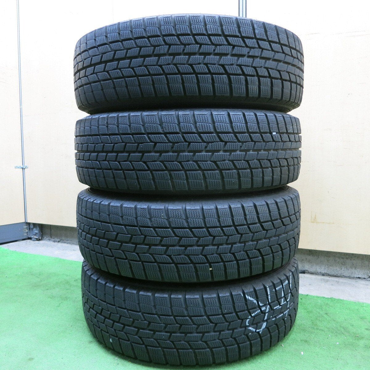 バリ溝！キレイ！8.5分★スタッドレス 195/65R16 グッドイヤー アイスナビ6 ravrion RS01 ラブリオン 16インチ PCD100/4H★4113007イス