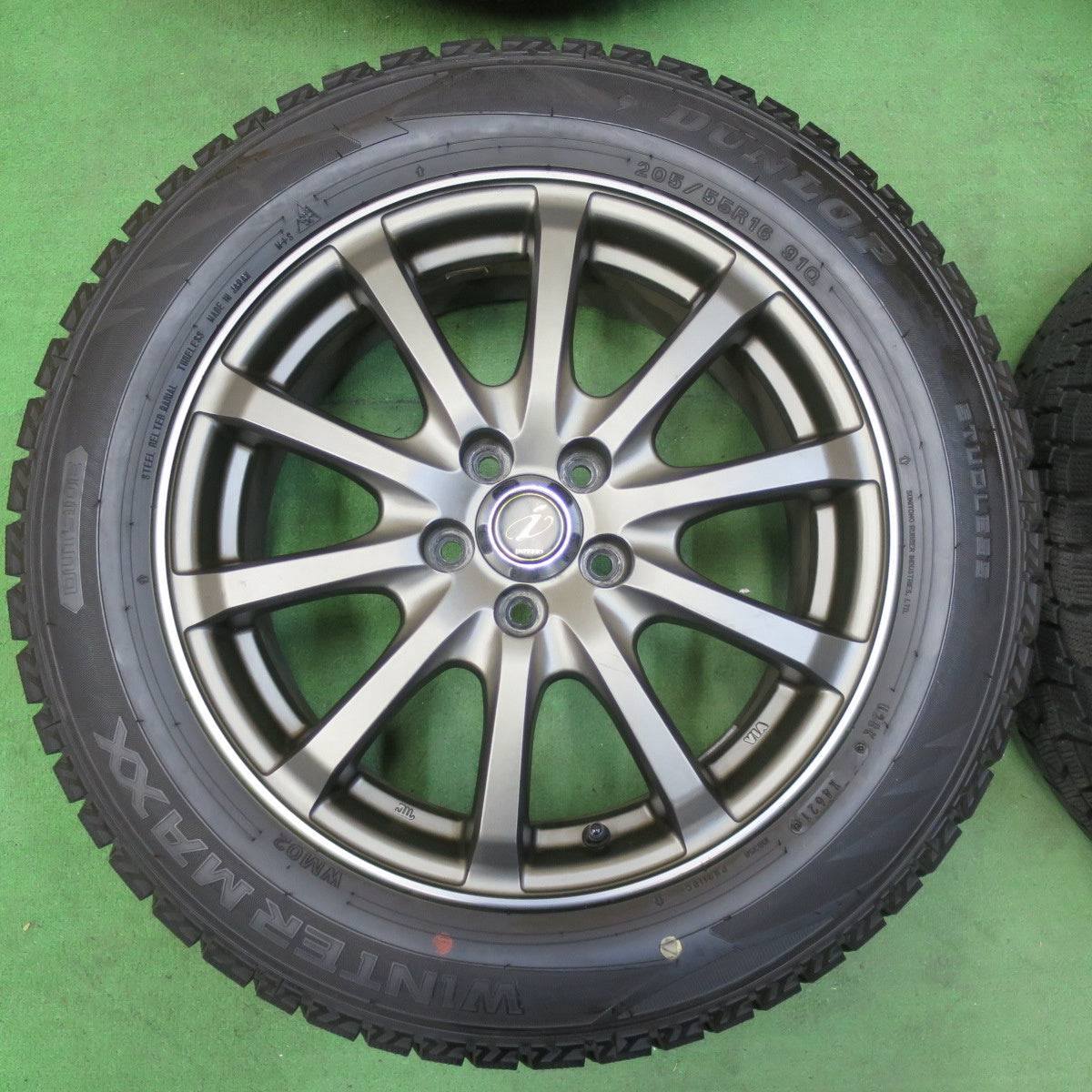 [送料無料] バリ溝！21年！キレイ！9.5分★インプレッサ等 205/55R16 スタッドレス ダンロップ ウインターマックス WM02 INPERIO インペリオ PCD100/5H★4103103イス