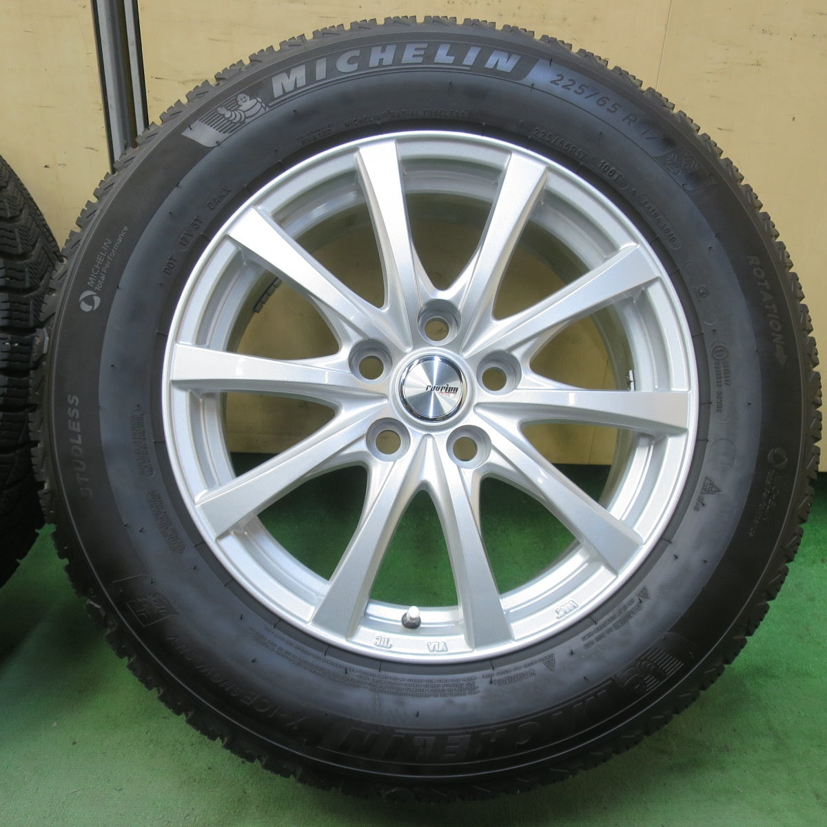 バリ溝！24年！キレイ！9分◎40系 アルファード 等 225/65R17 スタッドレス ミシュラン X-ICE SNOW SUV ravrion RS01 ラブリオン 17インチ PCD120/5H◎6071411イス