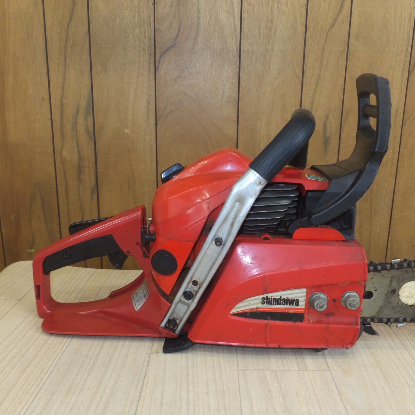 [送料無料] 岐阜発 ジャンク★新ダイワ エンジンチェンソー Engine Chain Saw ペッカー E1045S★