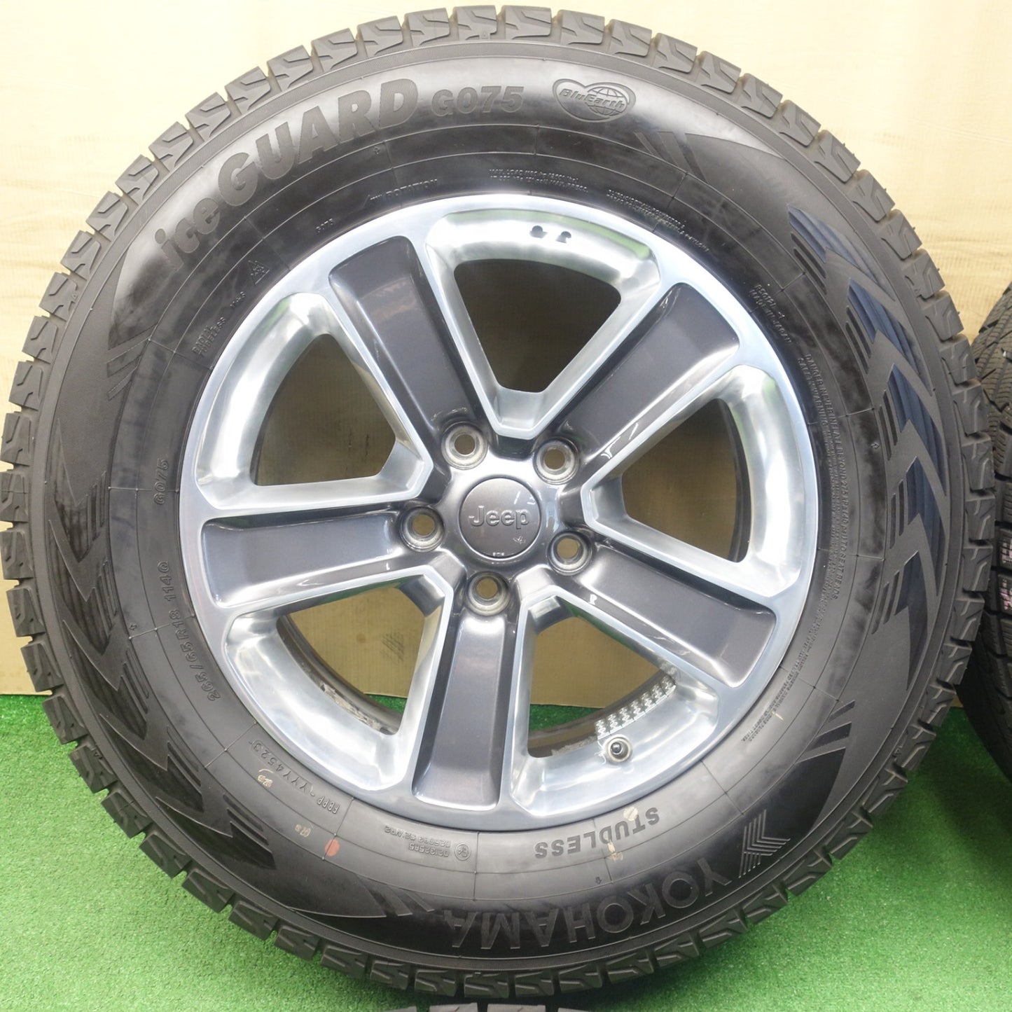 バリ溝！23年！9.5分★JEEP ジープ JL ラングラー アンリミテッド サハラ 純正 265/65R18 スタッドレス ヨコハマ アイスガード G075 18インチ PCD127/5H★6021103KTス