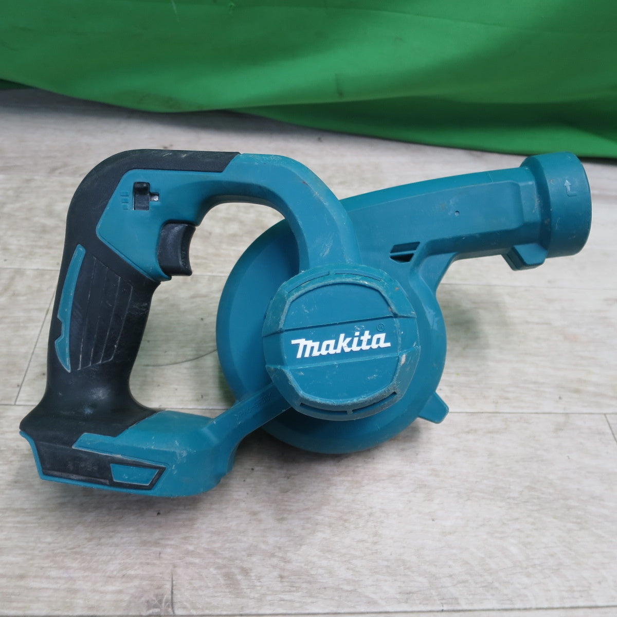 [送料無料] キレイ☆マキタ 充電式 ブロワ 18V UB185D 本体のみ 送風 集塵 電動 工具 ②☆