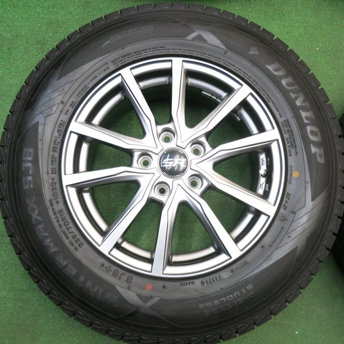 バリ溝！22年！キレイ！9.5分★スタッドレス 225/70R16 ダンロップ ウインターマックス SJ8 SJ8+ STRANGER ストレンジャー 16インチ PCD114.3/5H★5121315HAス