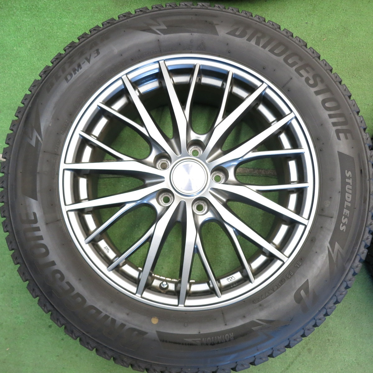 バリ溝！24年！キレイ！9分◎スタッドレス 225/65R17 ブリヂストン ブリザック DM-V3 ravrion RM01 ラブリオン 17インチ PCD114.3/5H◎6070907HAス