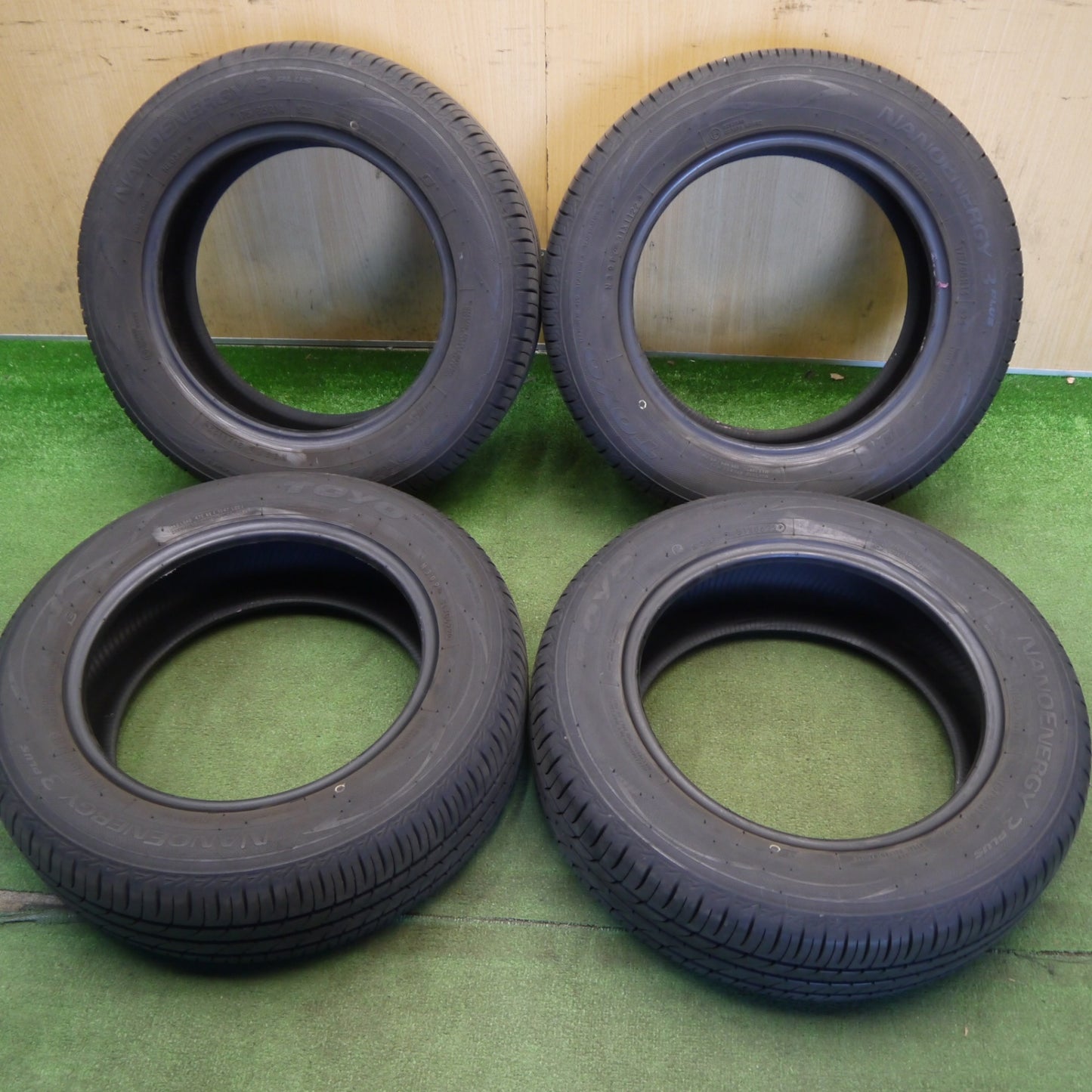 バリ溝！22年！9.5分★175/65R14 トーヨー ナノエナジー3 プラス タイヤ 14インチ ヴィッツ フィット キューブ デミオ 等★6061512Hノタ