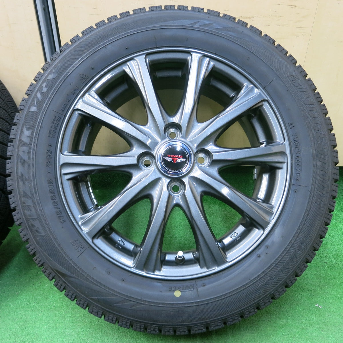 *送料無料* バリ溝！20年！キレイ！ほぼ10分★スタッドレス 175/65R15 ブリヂストン ブリザック VRX TEAD テッド 15インチ PCD100/4H★4043005イス