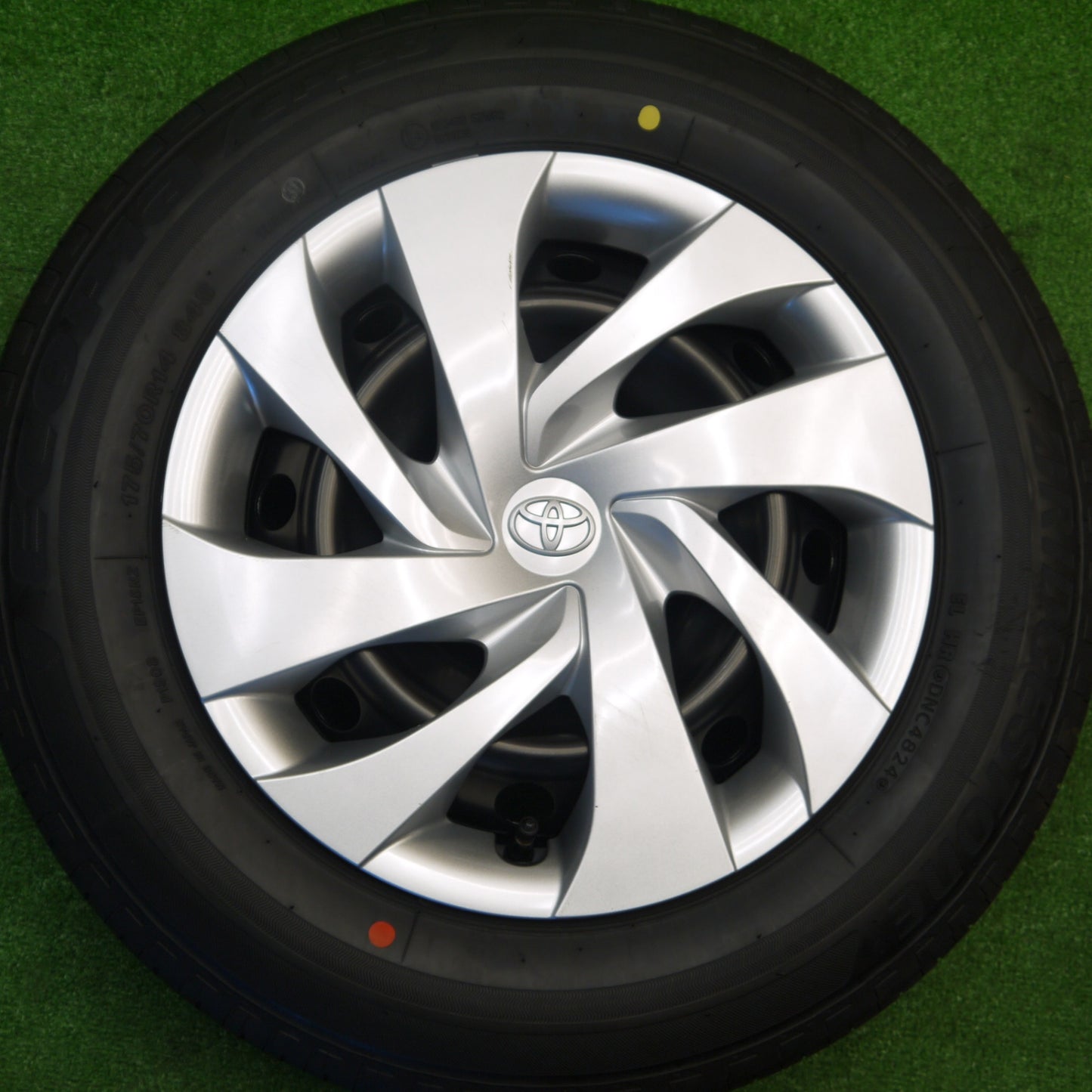 新車外し！24年★トヨタ ヤリス 純正 スチール 175/70R14 ブリヂストン エコピア EP150 14インチ PCD100/4H★5102801Hノ