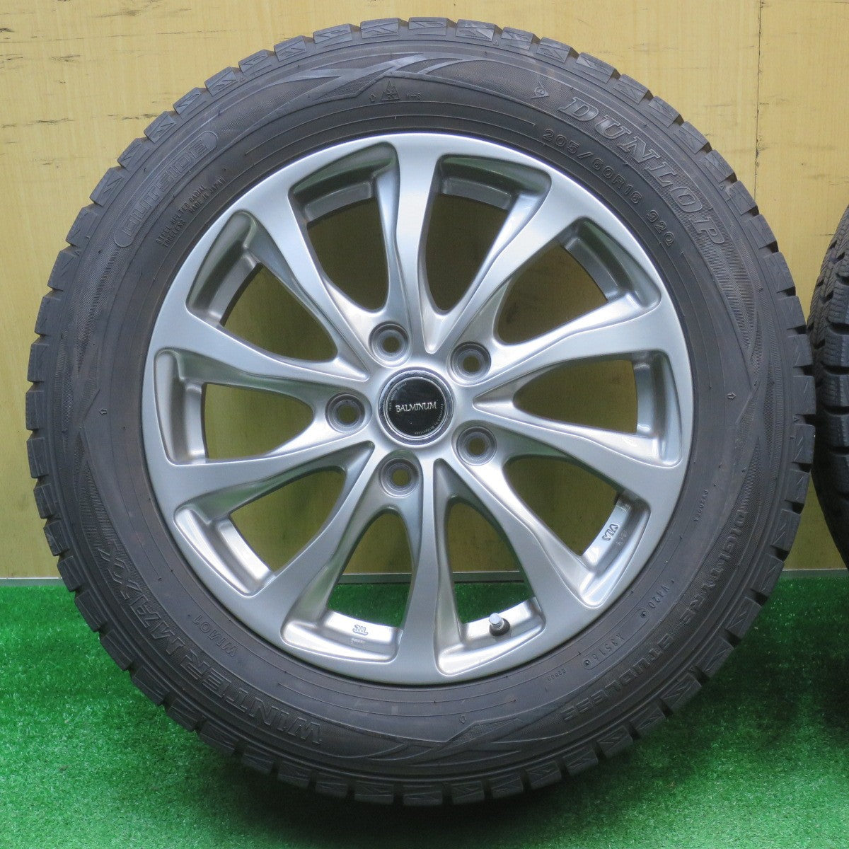 バリ溝！キレイ！9.5分以上★インプレッサ 等 205/60R16 スタッドレス ダンロップ ウインターマックス WM01 BALMINUM バルミナ 16インチ PCD100/5H★5110707NJス