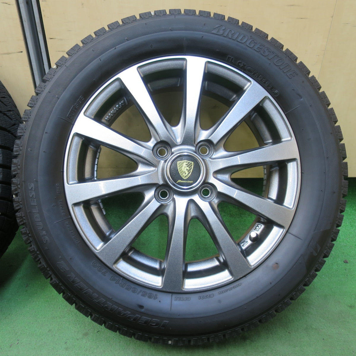 バリ溝！24年！キレイ！ほぼ10分★スタッドレス 165/65R14 ブリヂストン アイスパートナー2 MANARAY SPORT マナレイ スポーツ 14インチ ハスラー ソリオ 等 PCD100/4H★5122409イス