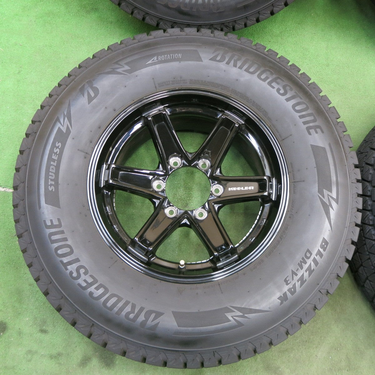 バリ溝！22年！キレイ！9.5分★KEELER TACTICS 265/70R16 スタッドレス ブリヂストン ブリザック DM-V3 キーラー タクティクス 16インチ PCD139.7/6H★6011304ナス