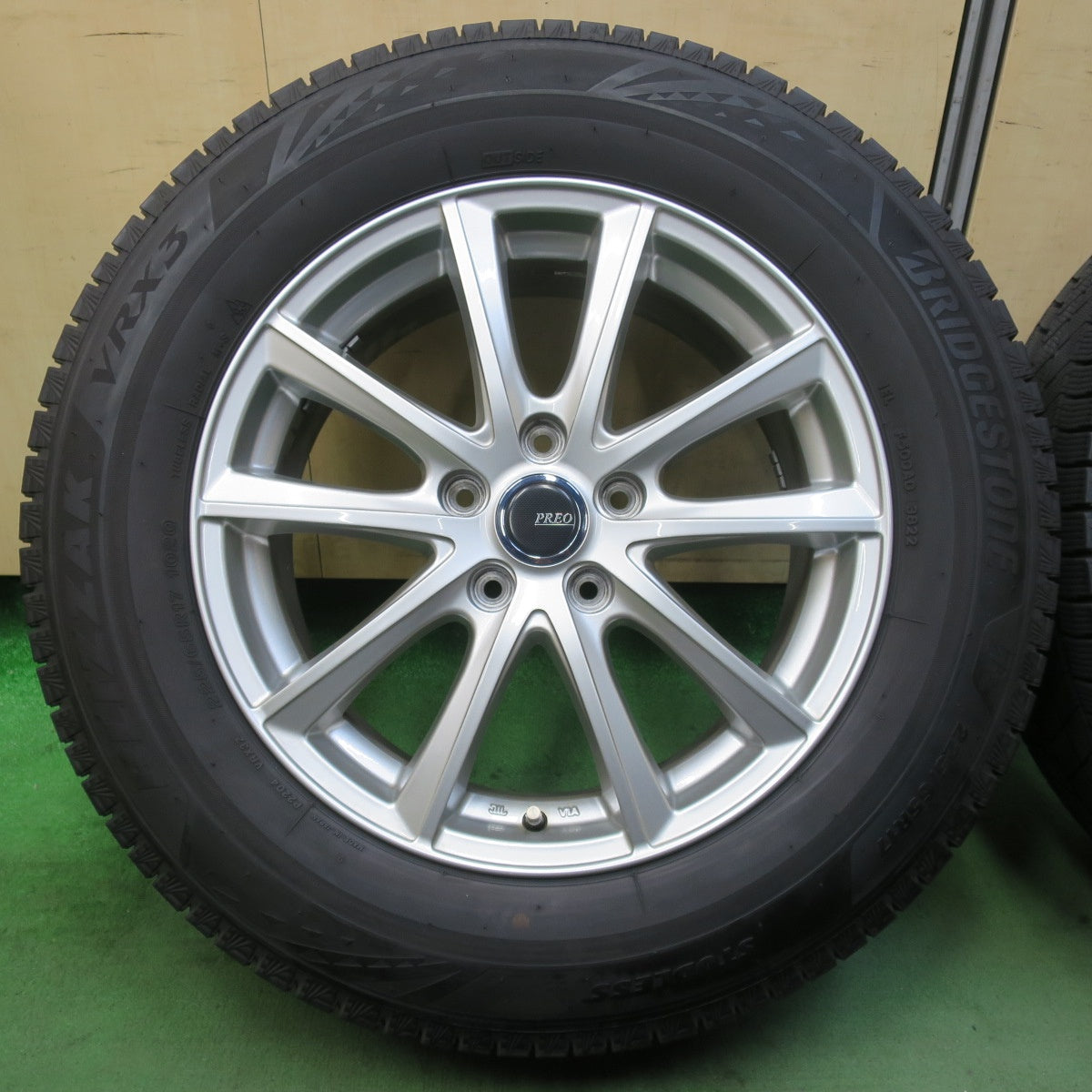 バリ溝！22年！キレイ！9分★スタッドレス 225/65R17 ブリヂストン ブリザック VRX3 PREO プレオ 17インチ PCD114.3/5H★5112201イス